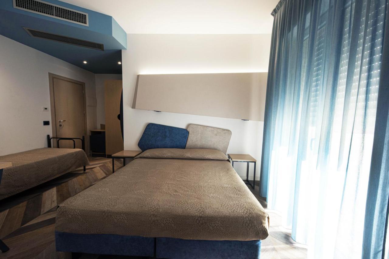 Color Hotel Rimini Kültér fotó