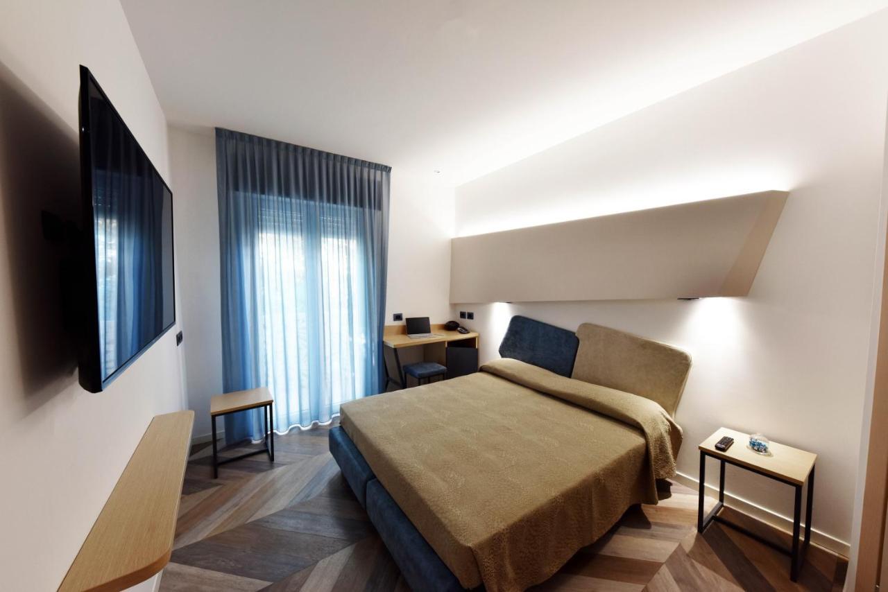 Color Hotel Rimini Kültér fotó